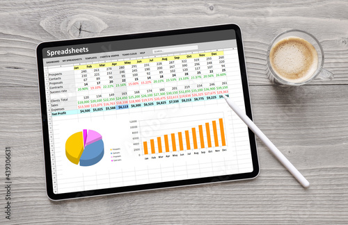 Obraz na płótnie Editing sample spreadsheet document on tablet computer