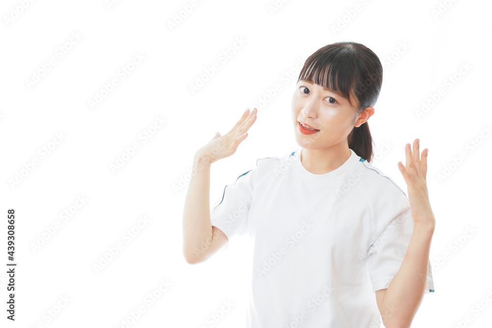 汗を拭う若い女性 汗を拭う若い女性