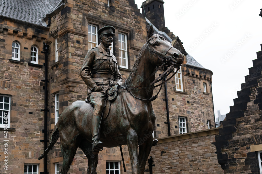 Fototapeta premium Earl haig statue edinburgh castle