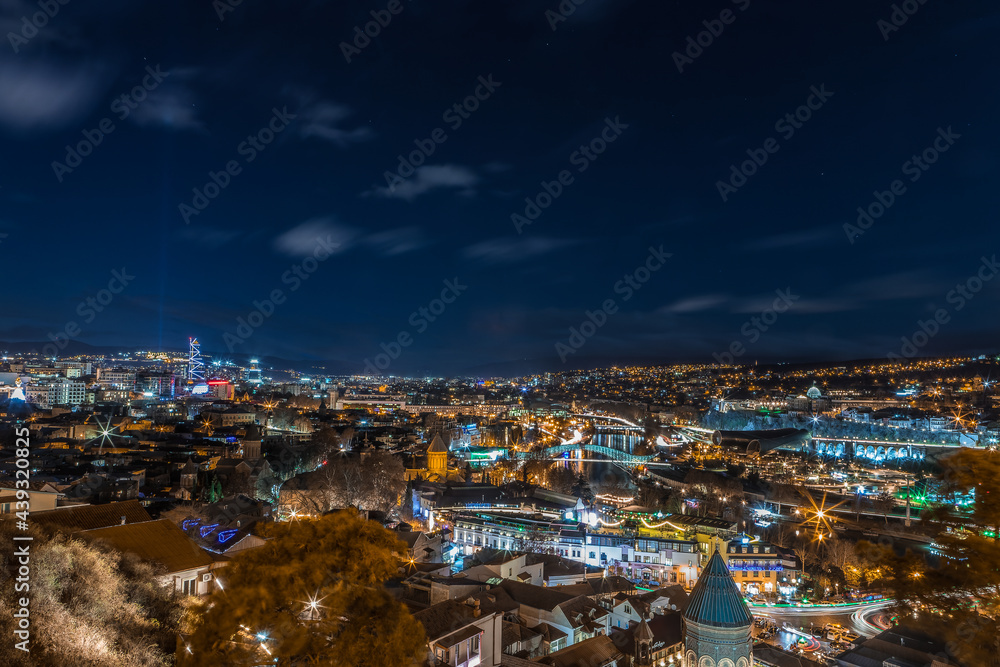 Obraz premium Night view of the historical center of Tbilisi
