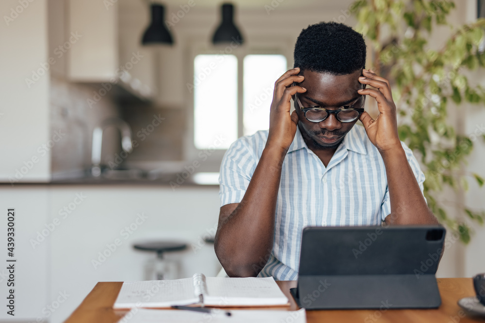 Obraz premium Adult black man, helping his company with its problems.