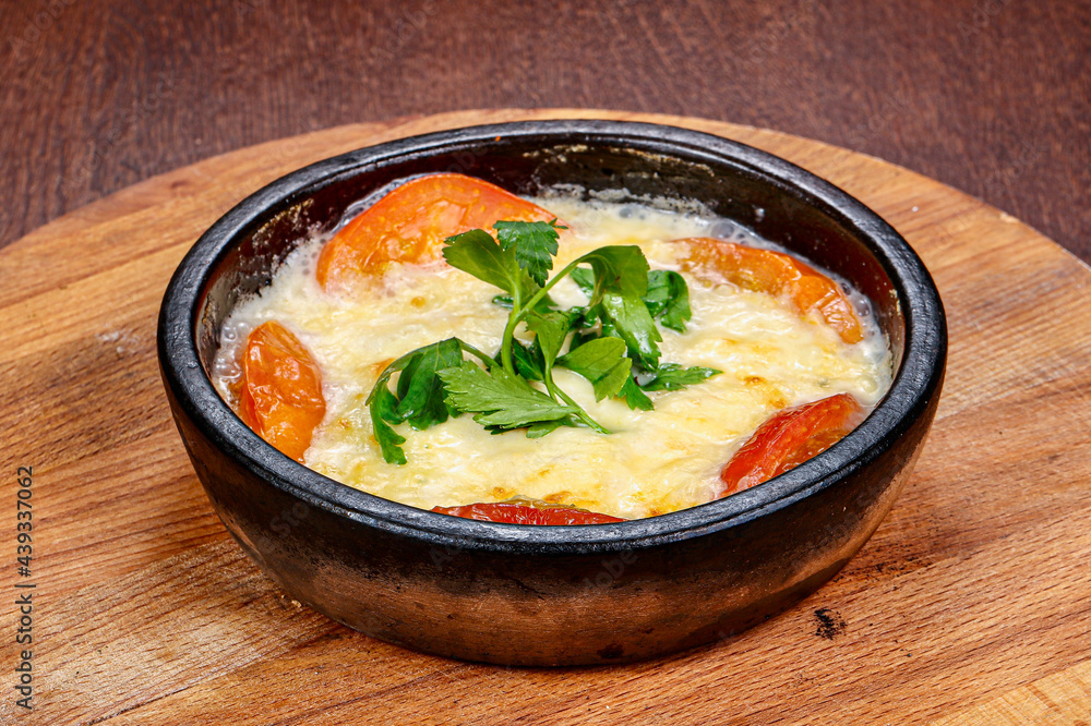 Baked cheese in the pot
