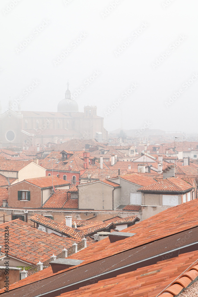 Venise dans le brouillard