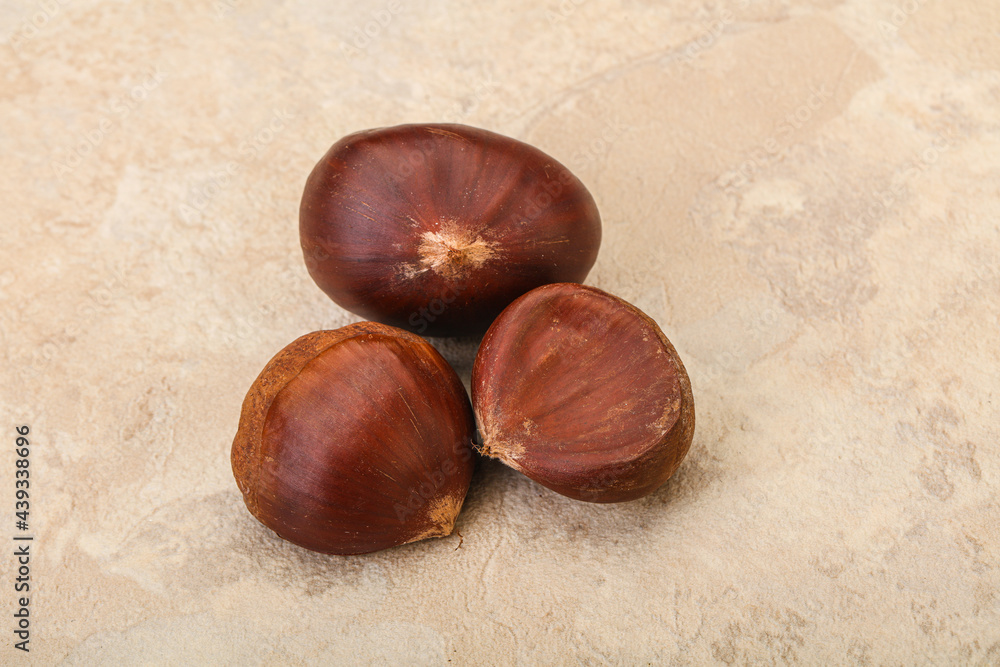 Obraz premium Organic natural sweet Chestnut heap
