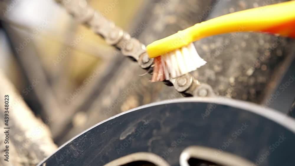 Close up of cleaning a bicycle chain with a toothbrush, care of the bike after winter Stock ビデオ