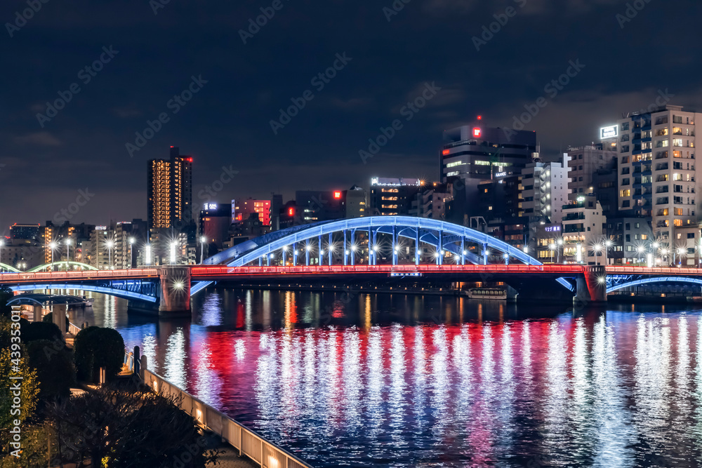 イルミネーションの橋と東京都市　夜景