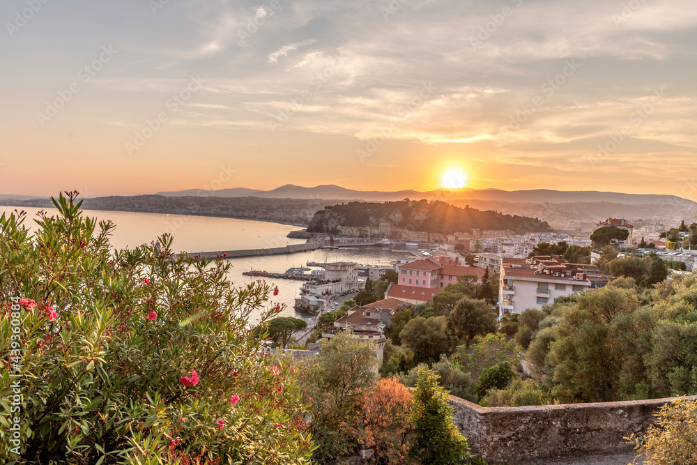 Soleil couchant sur Nice et la Côte d'Azur