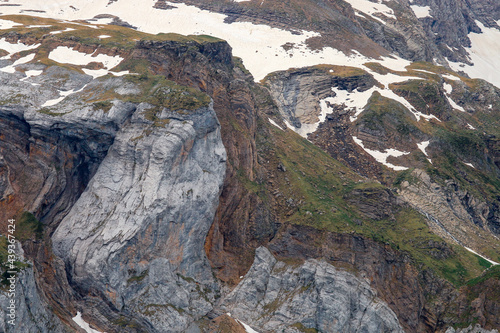 Pliegues geomorfológicos de roca en el lado norte de los Pirineos, Pirineos franceses (Borce, Francia; 15 06 2016). Paisaje rocoso junto al pequeño lago glaciar de Astanés que aparece con el deshielo. photo