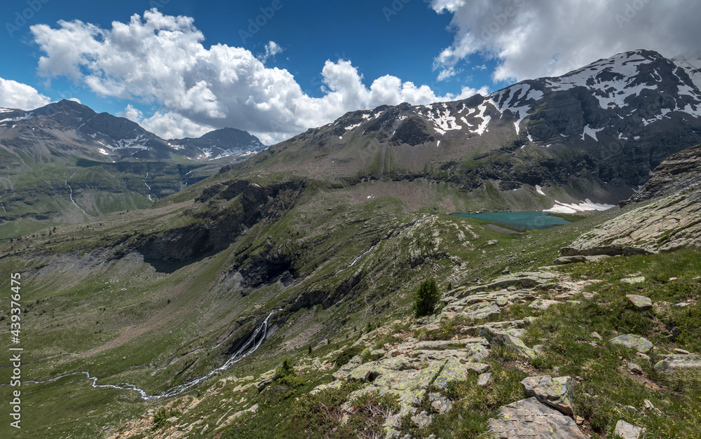 Lac Faravel , Paysage des Ecrins en été , Hautes -Alpes , Alpes , France Lac Faravel , Paysage des Ecrins en été , Hautes -Alpes , Alpes , France