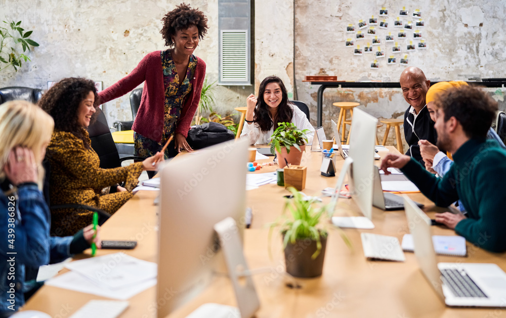 © Guille Faingold/Stocksy - Cheerful startup team © Guille Faingold/Stocksy - Cheerful startup team