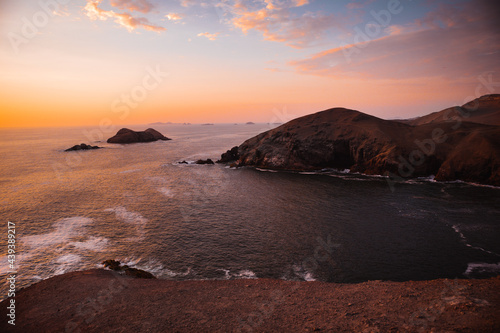 un hermoso atardecer en Perú