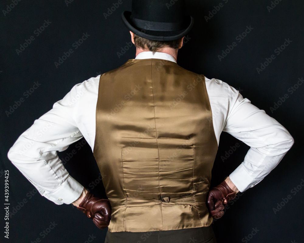 Φωτογραφία Portrait of Back of Man in Bowler Hat and Vest With Hands on His Hips