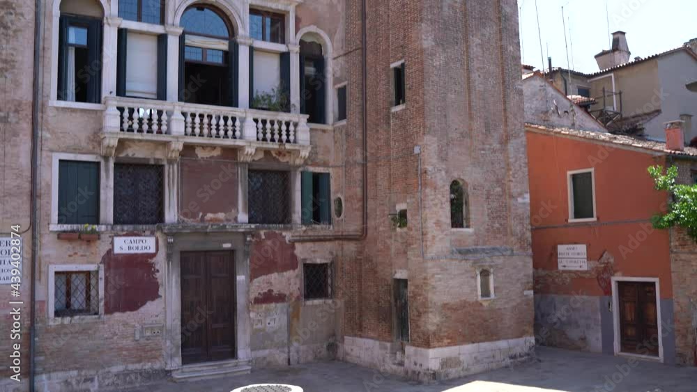 Venice, Italy - June 2021 - Walking through the less touristy streets of the lagoon city, among lesser-known canals, bridges and houses Venice, Italy - June 2021 - Walking through the less touristy streets of the lagoon city, among lesser-known canals, bridges and houses