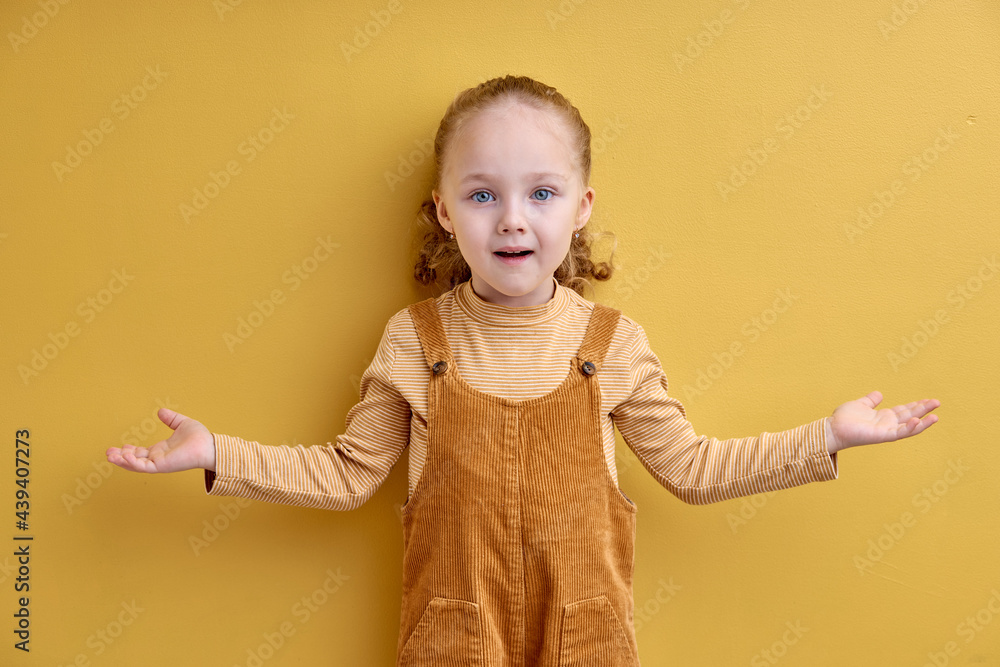 Close-up portrait of attractive lovely healthy glad cheerful girl enjoying good mood idea, solution, emotionally reacts on something, isolated on yellow pastel color background. copy space Close-up portrait of attractive lovely healthy glad cheerful girl enjoying good mood idea, solution, emotionally reacts on something, isolated on yellow pastel color background. copy space
