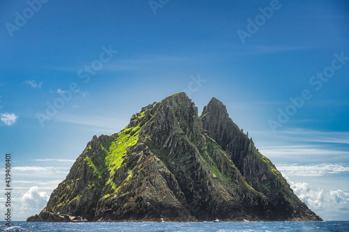 Foto Twin peaks of Skellig Michael island with St