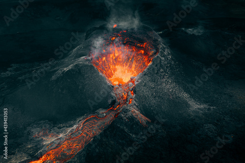 Fotografia Inside of Volcano eruption Iceland