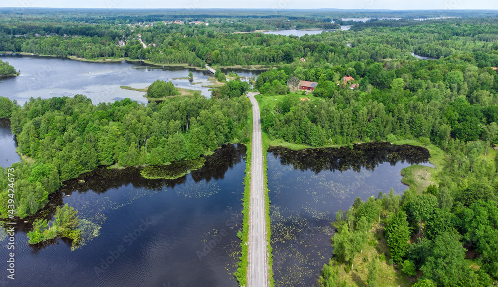 Obraz premium The high way over the lake