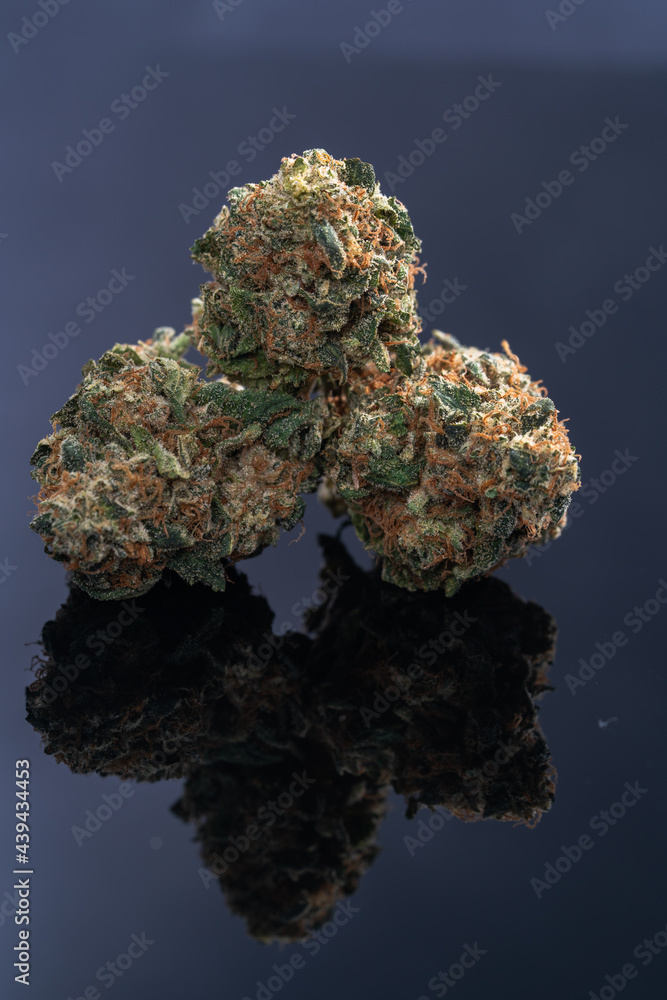 Cannabis Flower Macro - Strain: Lemon Royale