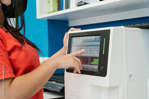 Wallpaper Mural Veterinarian using a monitor in a clinic Torontodigital.ca