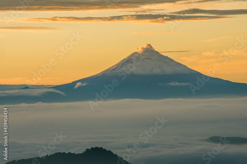 Volcán popocatepetl al amanecer