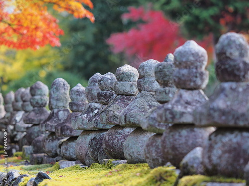 紅葉のあるお寺の境内