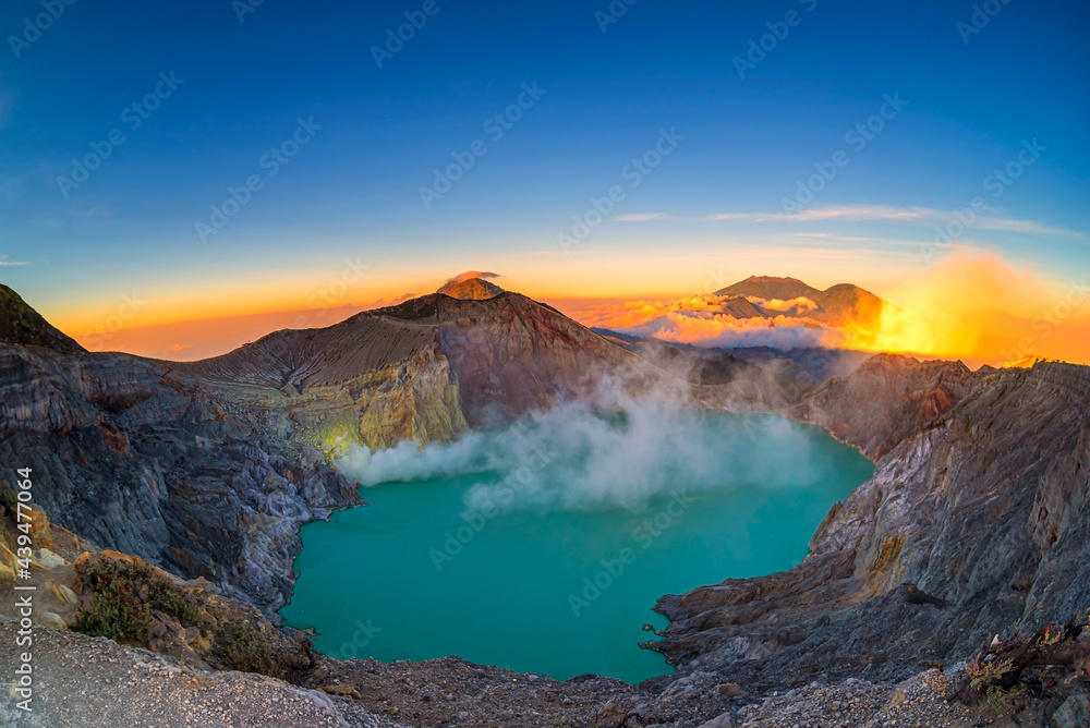 Fototapeta premium Beautiful view of Kawah Ijen lake and volcano early morning at East Java, Indonesia.