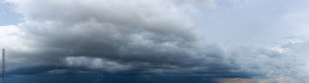 Obraz premium overcast, gale, template, color, pattern, long, tempest, gray, design, dark, storm, thunderstorm, wide, nature, texture, black, dramatic, abstract, cloudy, blue, cloudscape, seastorm, background, sky,