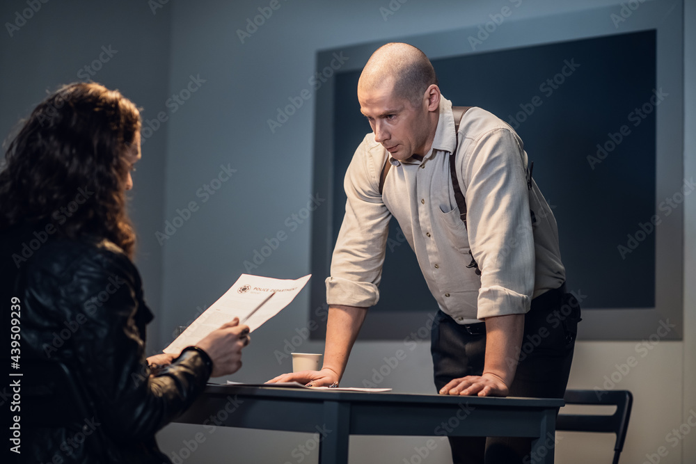 The detective introduces the suspect to the case materials, asks him to sign The detective introduces the suspect to the case materials, asks him to sign