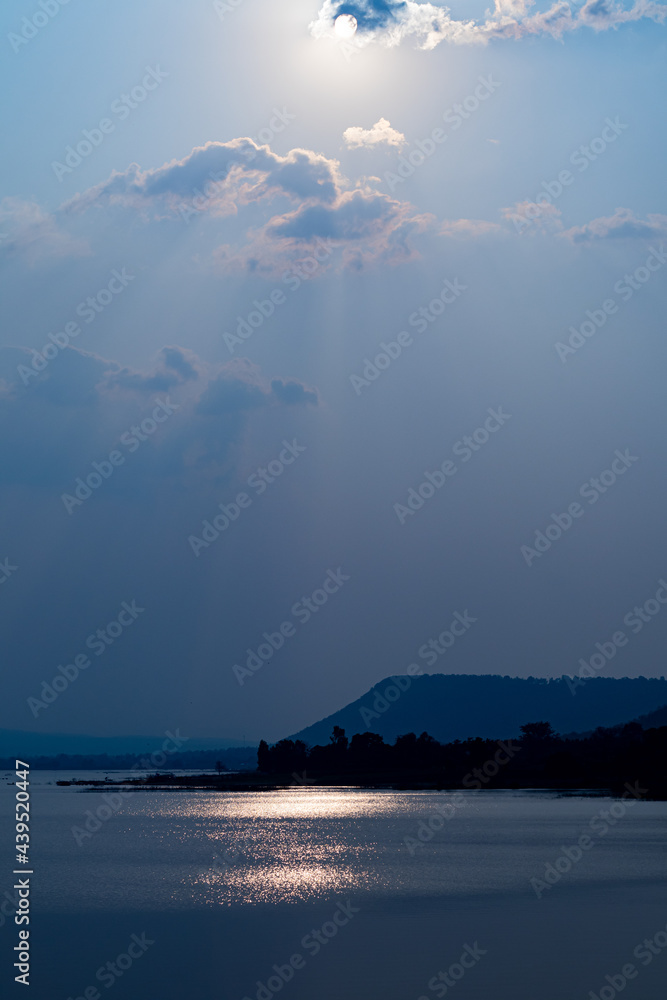 Obraz premium sunrise over the sea