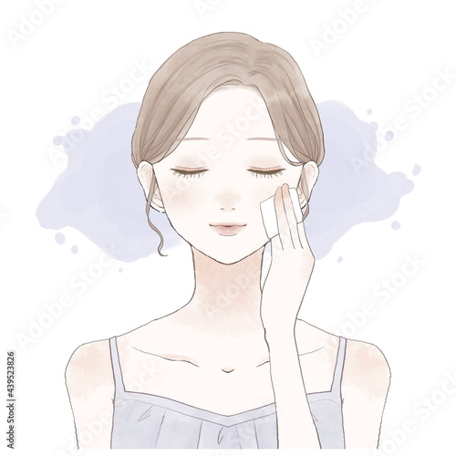 コットンパックで顔を保湿する女性