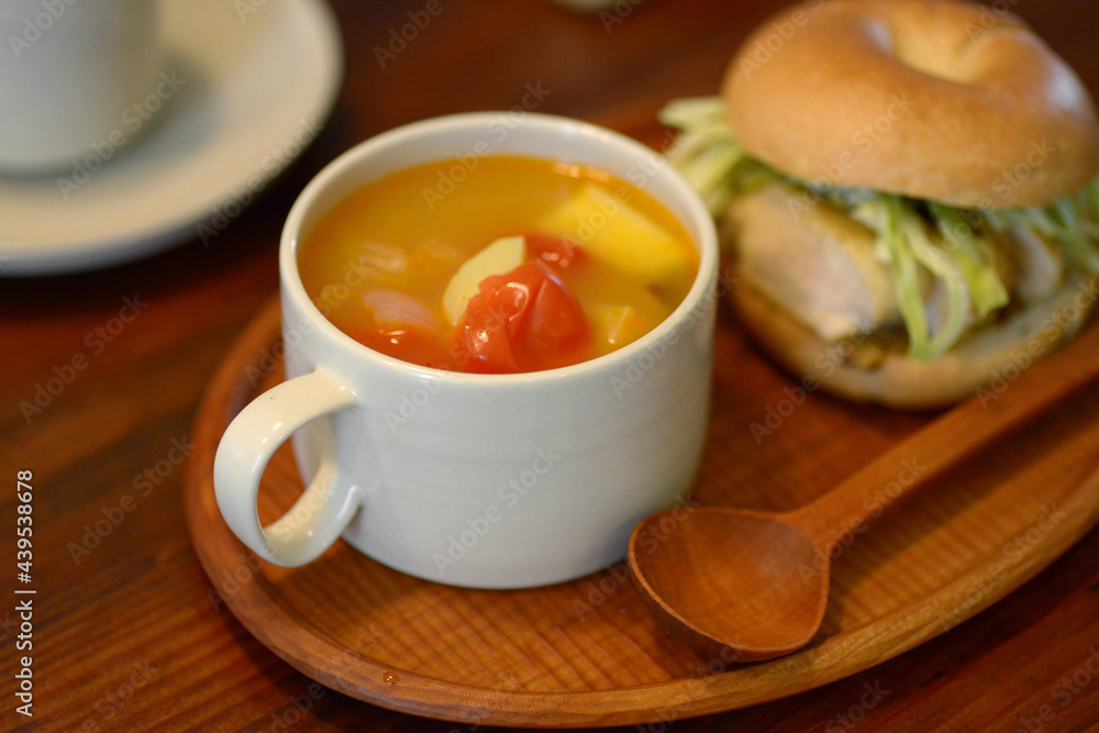 Delicious Western food made at home, in a simple and comfortable home atmosphere
Delicious Western food made at home, in a simple and comfortable home atmosphere