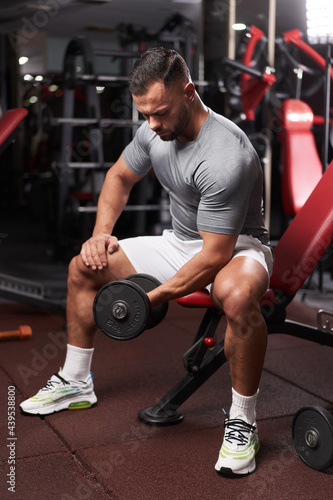 Bodybuilder doing biceps workout