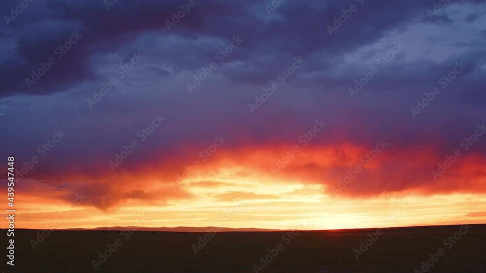 Sunset moving in timelapse over the flat landscape in Wyoming during the summer. Sunset moving in timelapse over the flat landscape in Wyoming during the summer.