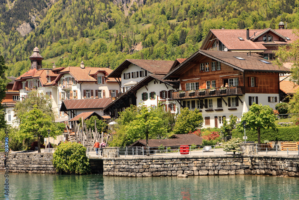 Romantisches Seeufer in Brienz (Berner Oberland)