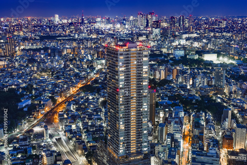 灯りが綺麗な夜の東京の景色 © taka