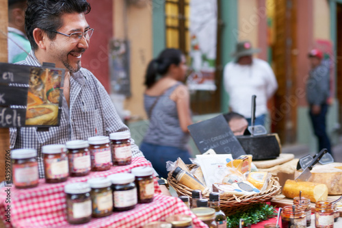 Shop: marketplace shop Salesperson