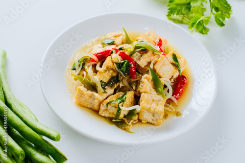Indonesian stir fry bean sprouts mixed with fried tofu