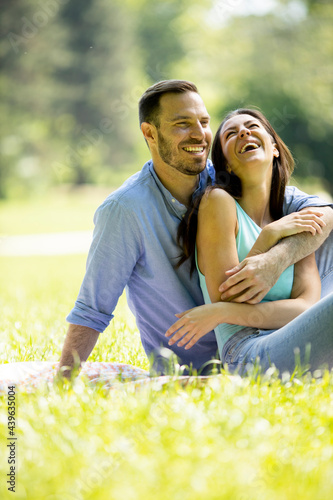 Affectionate young couple s...