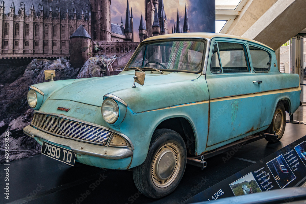 Fototapeta premium The car from the Harry Potter exhibition