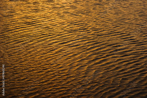 Wallpaper Mural 波立つ水面 Torontodigital.ca