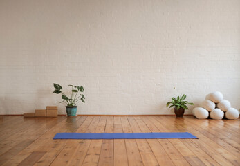 Fototapete Yogaschule Yoga mat lying on wood floor in a yoga studio  © merla