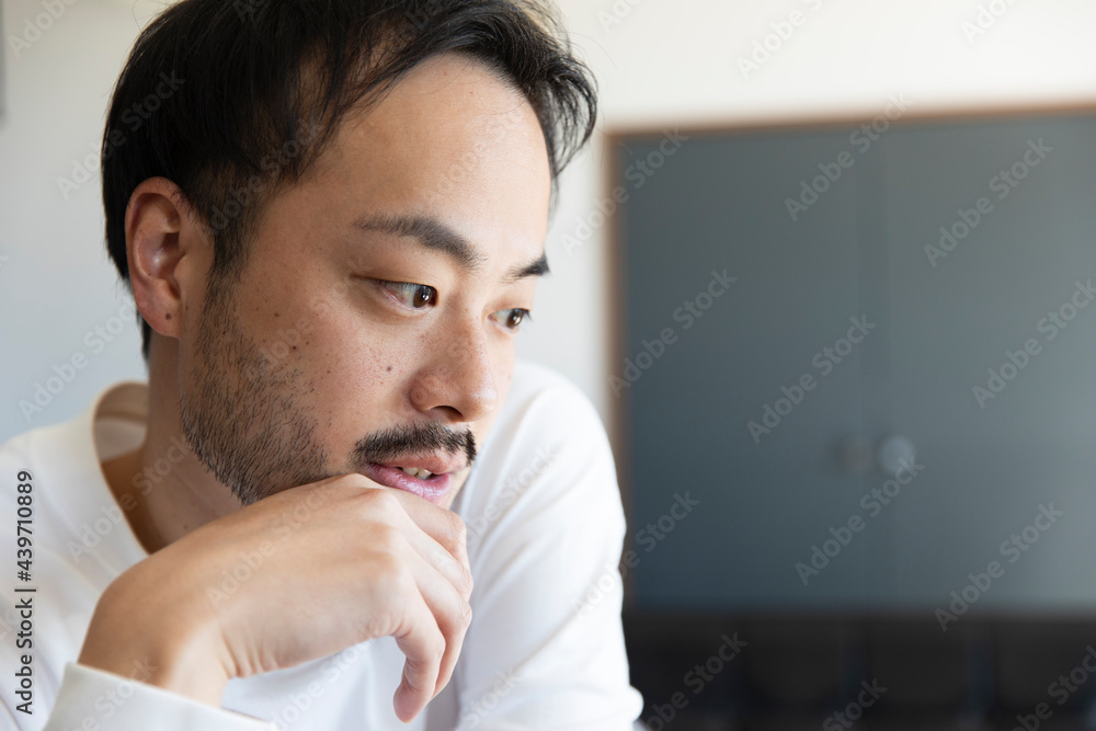 © Reo FUKUMOTO/Stocksy - a man thinking