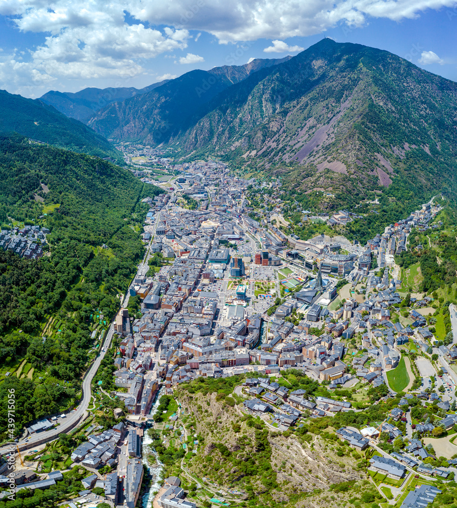 Obraz na płótnie Panoramic aerial view of Andorra la Vieja located in the Pyrenees w salonie