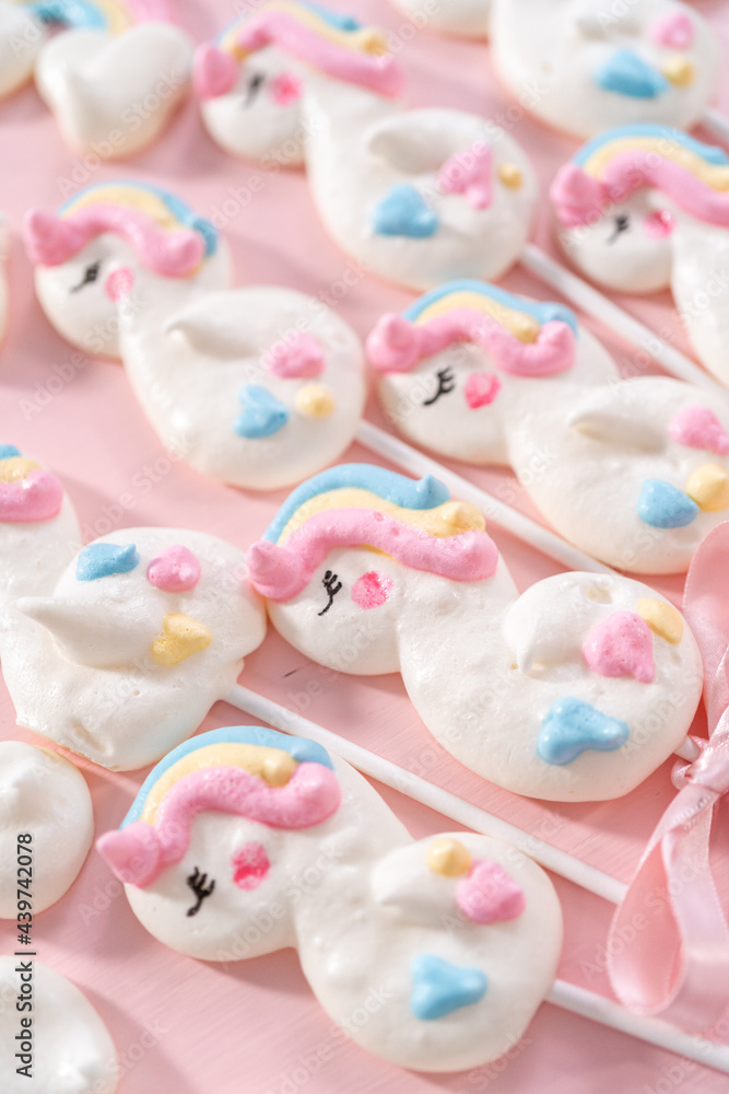 Unicorn meringue pops Unicorn meringue pops