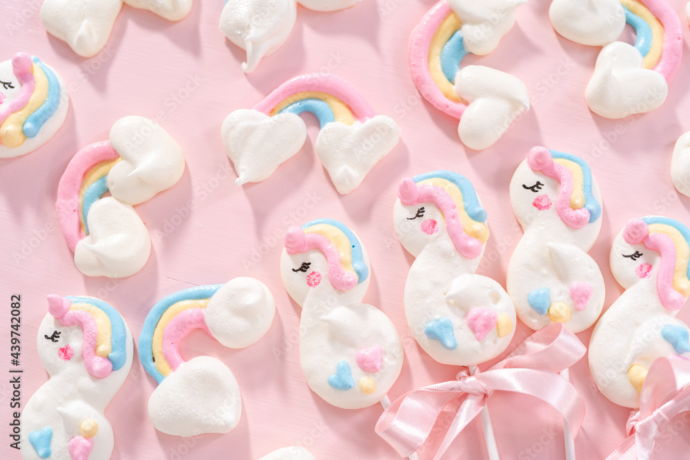Unicorn meringue pops Unicorn meringue pops