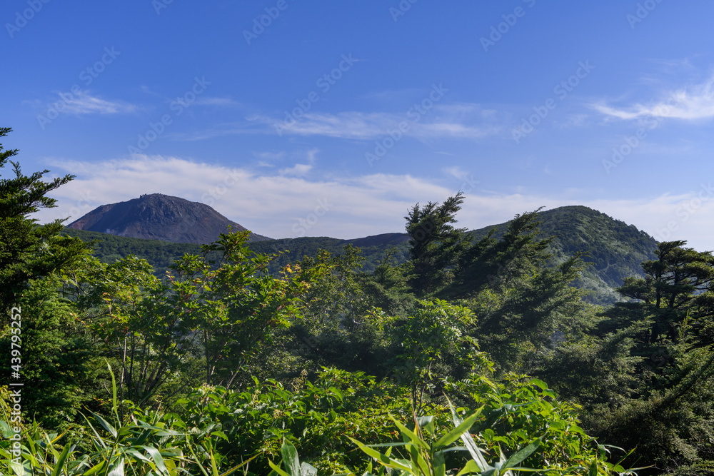 Fototapeta premium 白笹山から見た南月山と茶臼岳