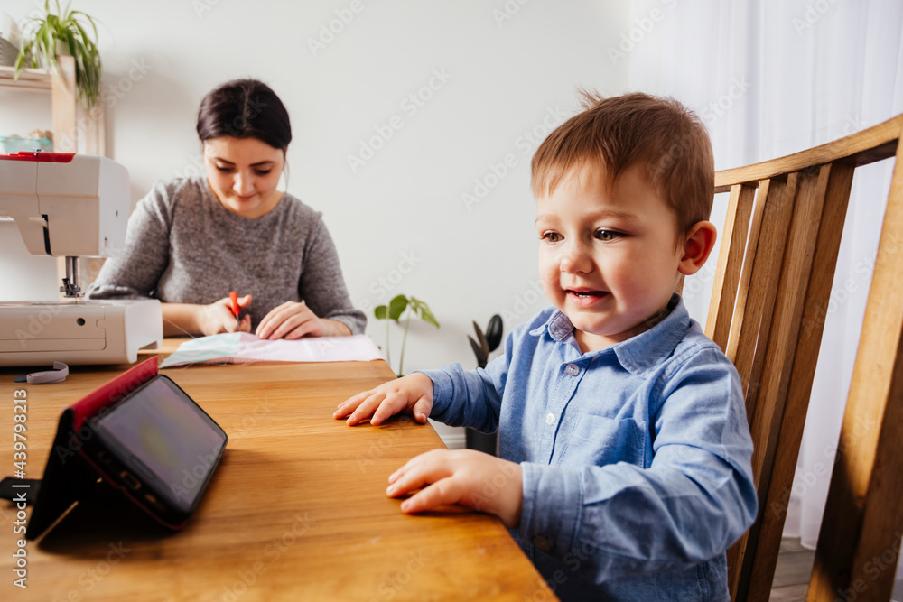 Working together with kids while lockdown and online studying Working together with kids while lockdown and online studying
