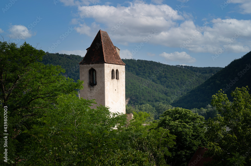 Fototapeta premium Mittelalterlicher Turm in Dürnstein