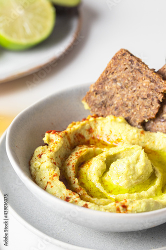 Canvastavla Hummus bowl with olive oil, smoked paprika and multigrain bread