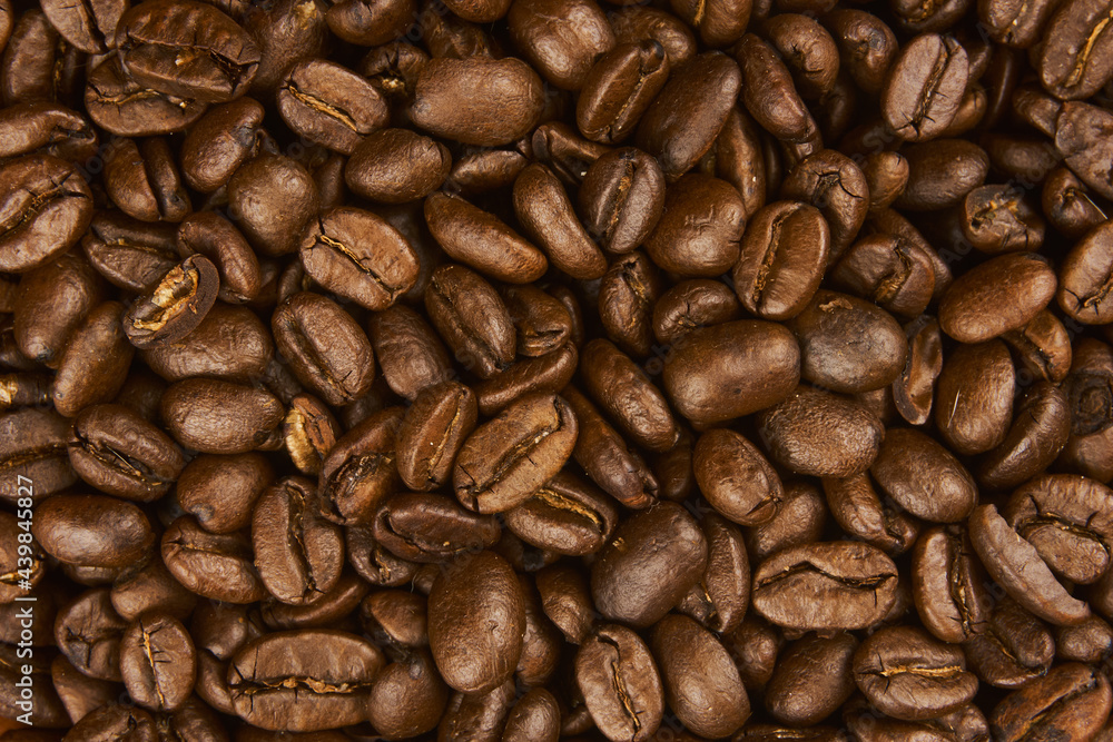 Obraz premium Coffee beans filling the photo.